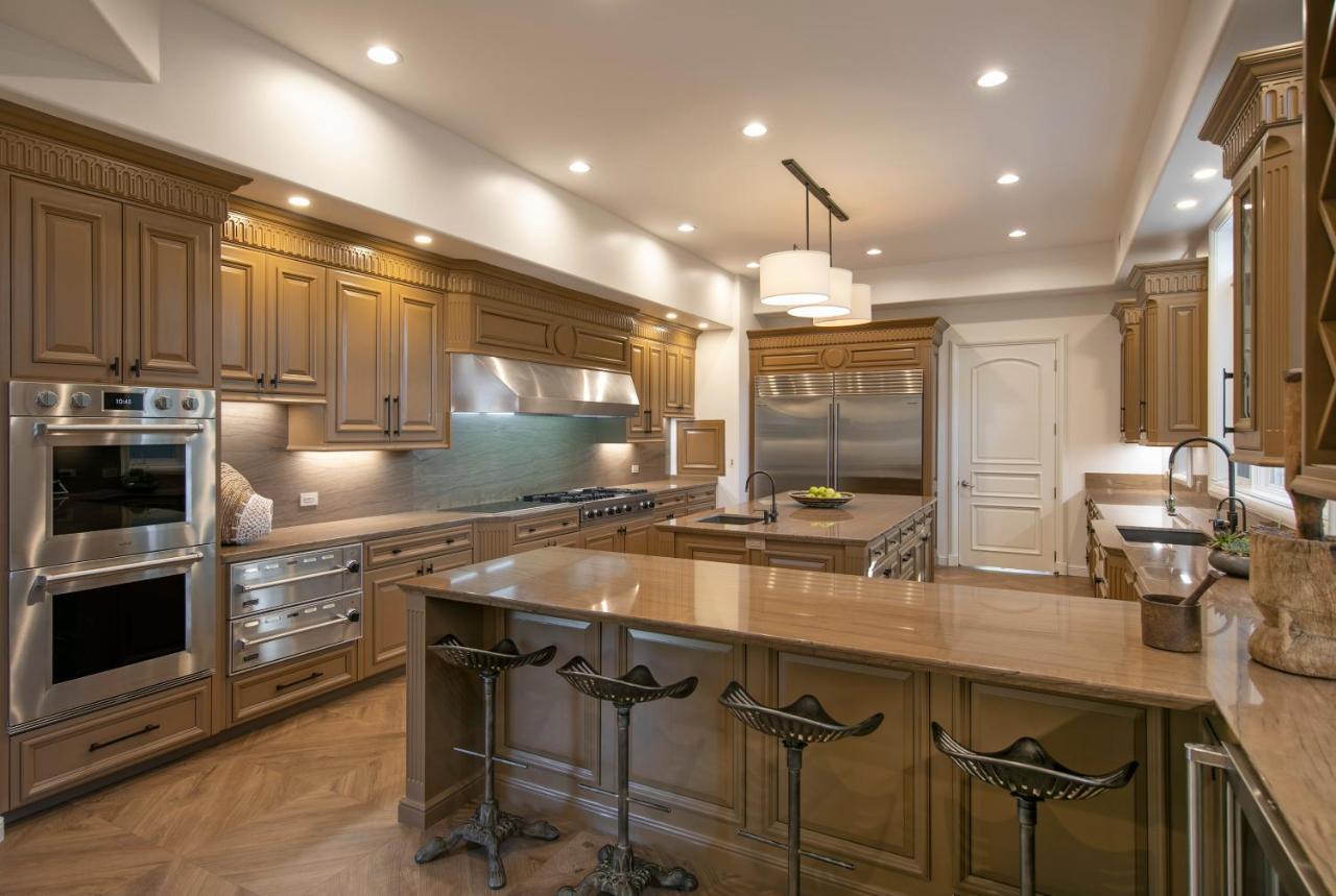 Sophisticated Grand Mansion In Prime Beverly Hills Villa Los Angeles